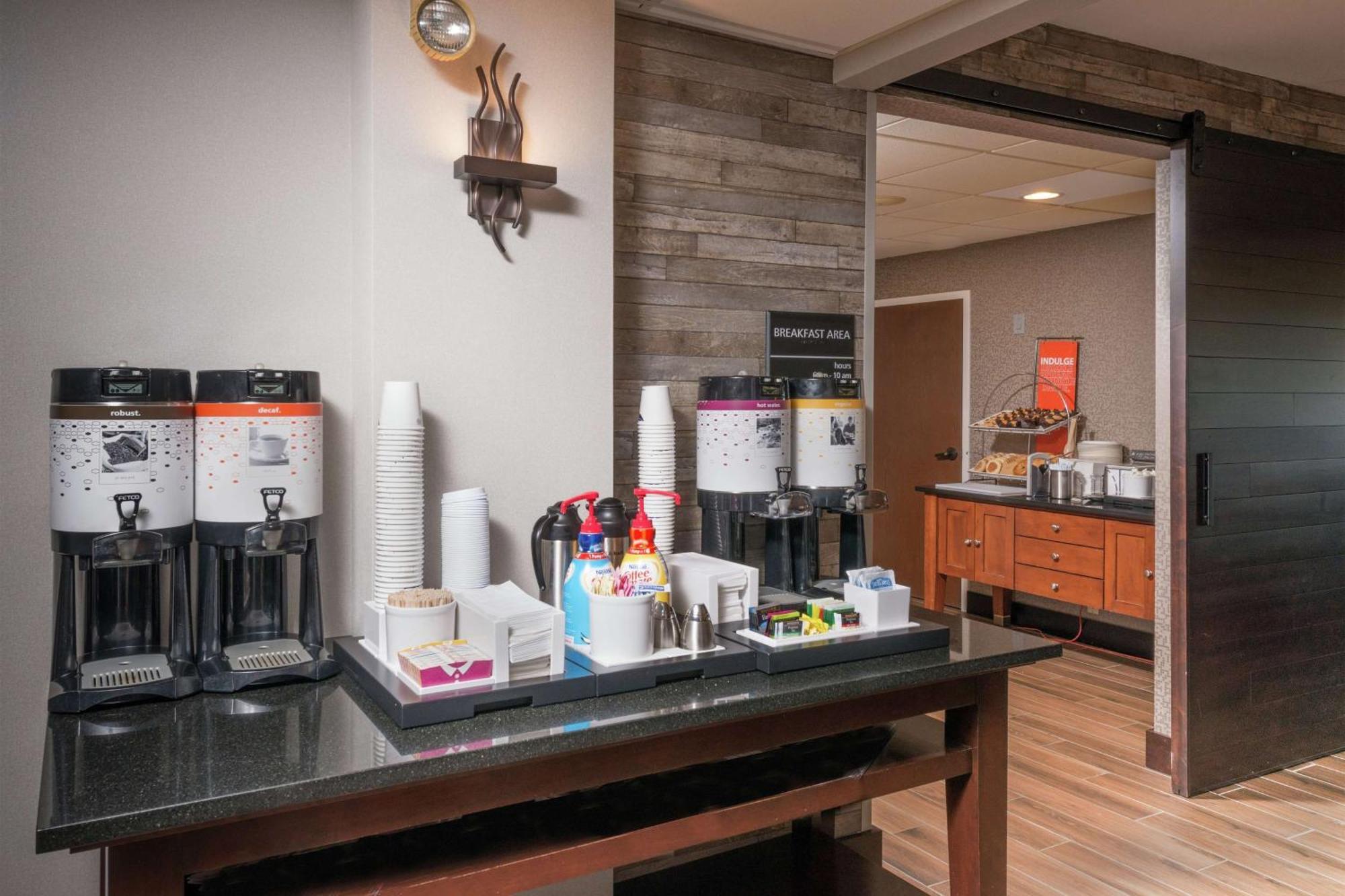 Hampton Inn Fall River/Westport North Westport Экстерьер фото