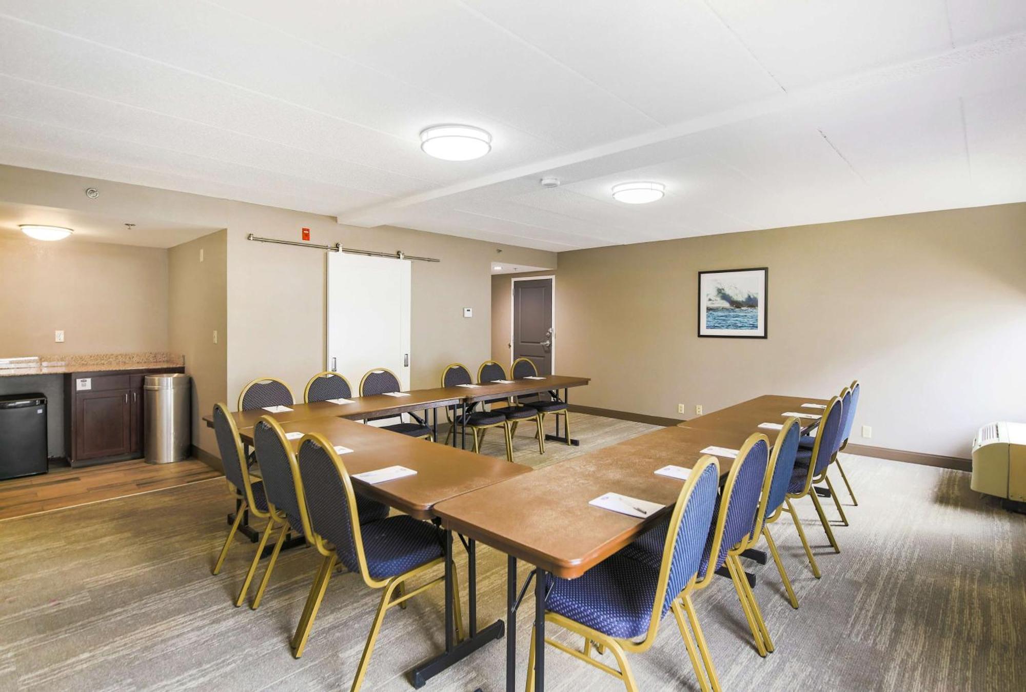 Hampton Inn Fall River/Westport North Westport Экстерьер фото