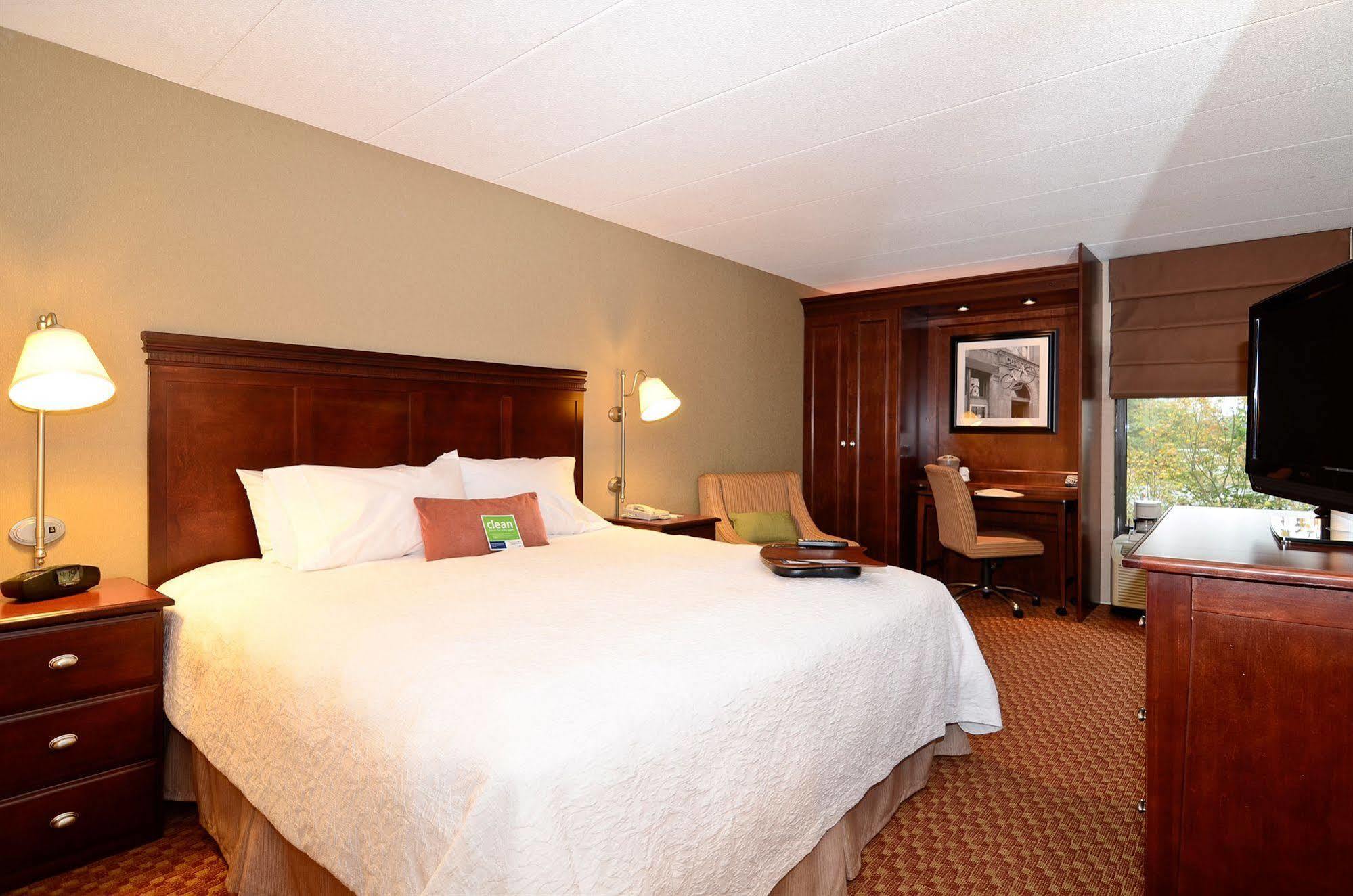 Hampton Inn Fall River/Westport North Westport Экстерьер фото